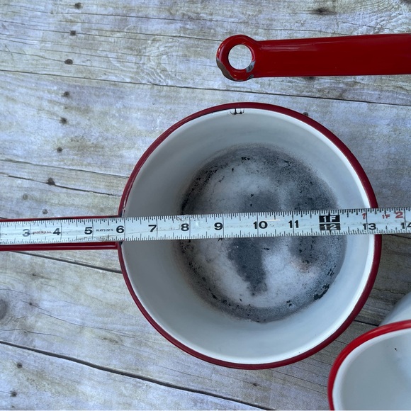 Three vintage enamelware pots. Red and white - Picture 3 of 8